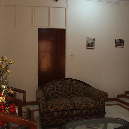 Oyo 5232 Kwality Hotel Dehradun Exterior photo